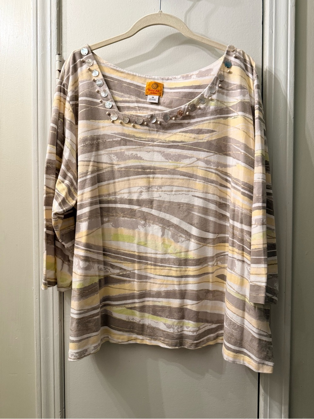 RubyRd 3x tops bundle of 5, slight embellishment imperfections, 1 paint mark. - Picture 14 of 16